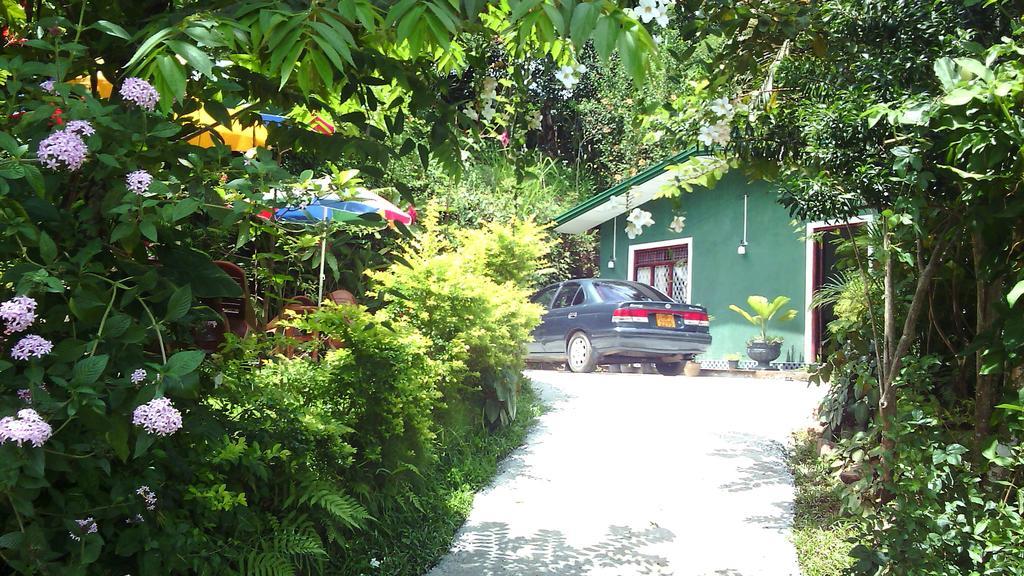 Haniffas Holiday Inn Kandy Exterior photo